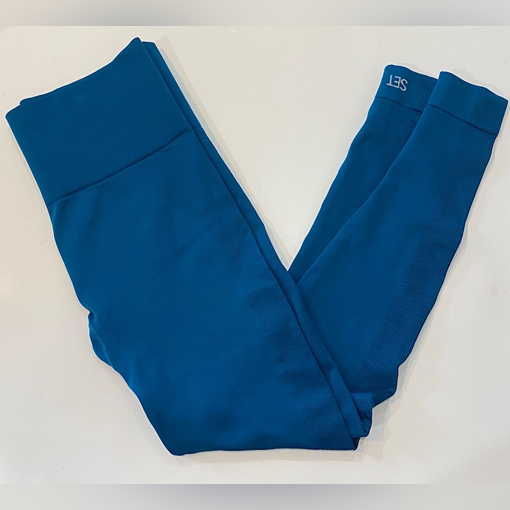 SET Active Seamless Leggings- Size Medium. Teal. Excellent condition.